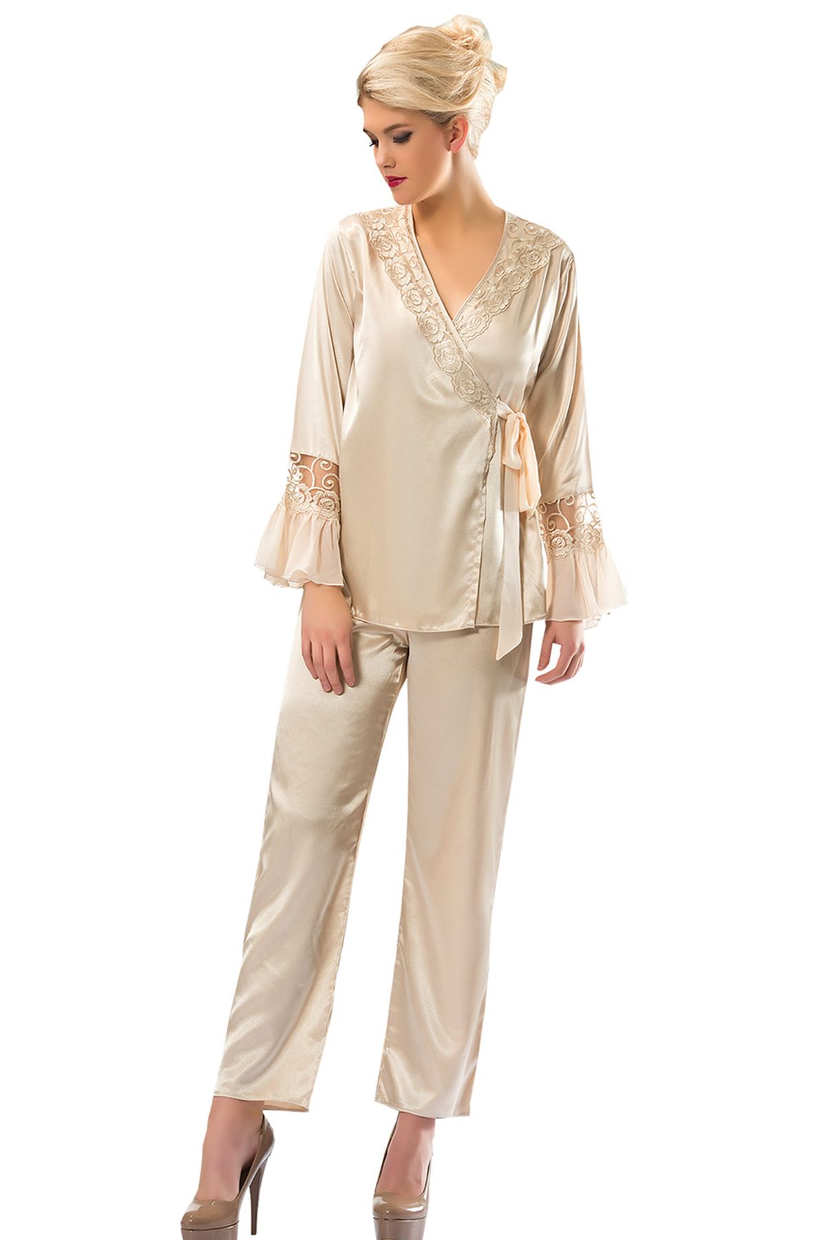 Deluxerie Pyjama Set Alluring Gift Deluxerie Pyjama Set Alluring Gift